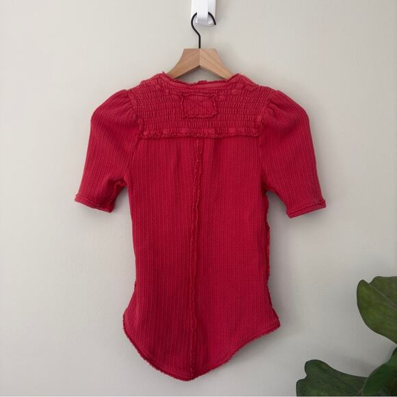 Free People We the Free Smocked Neck Short Sleeve Top Textured Knit Raw Hem EUC - Picture 2 of 12
